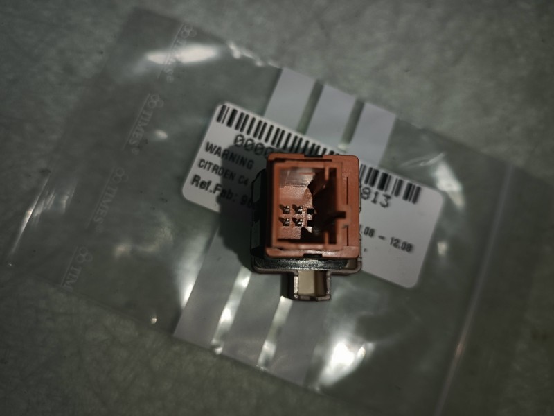 Recambio de warning para citroen c4 berlina collection referencia OEM IAM 96480877K  CONECTOR 4 PINES