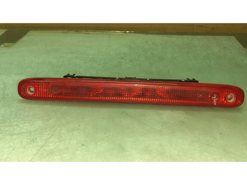 Recambio de luz central de freno para peugeot 107 urban referencia OEM IAM E204017  S302E204017