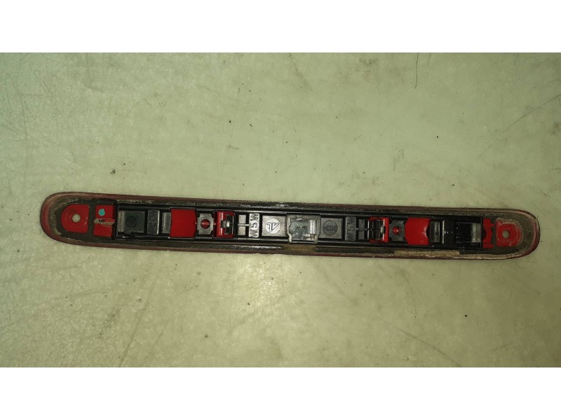 Recambio de luz central de freno para peugeot 107 urban referencia OEM IAM E204017  S302E204017