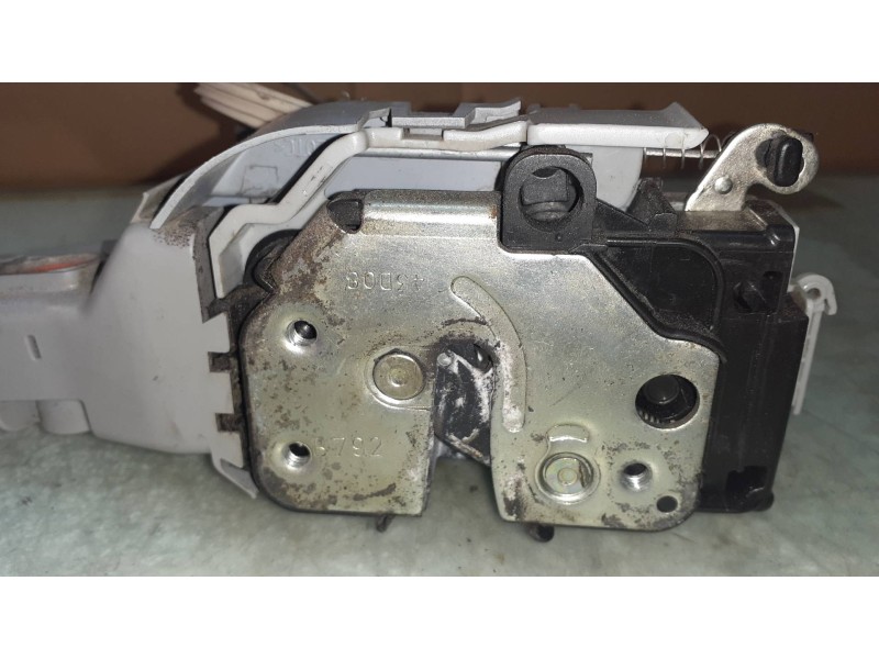 Recambio de cerradura puerta delantera derecha para fiat bravo (198) 1.6 16v dynamic multijet (77kw) referencia OEM IAM B792  