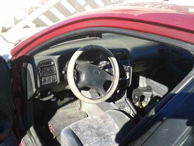 toyota avensis berlina (t 22) del año 1998