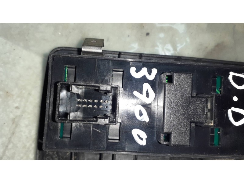 Recambio de mando elevalunas delantero izquierdo para fiat bravo (198) 1.6 16v dynamic multijet (77kw) referencia OEM IAM 26108B