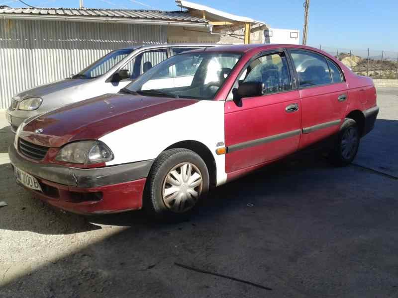 toyota avensis berlina (t 22) del año 1998