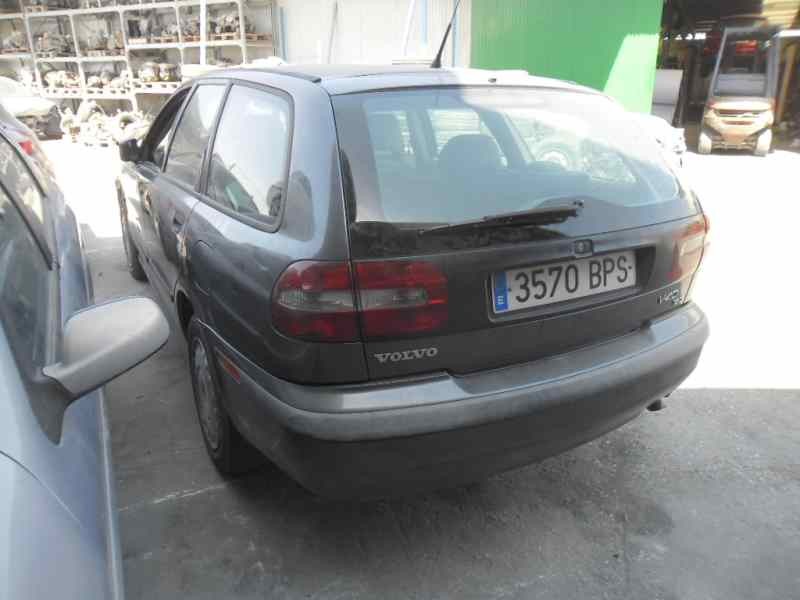 volvo v40 familiar del año 2001