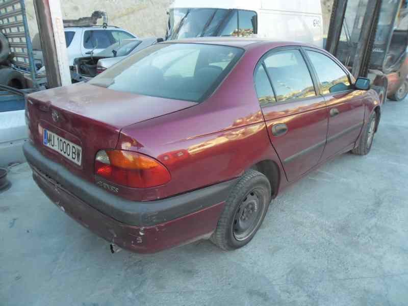 toyota avensis berlina (t 22) del año 1998