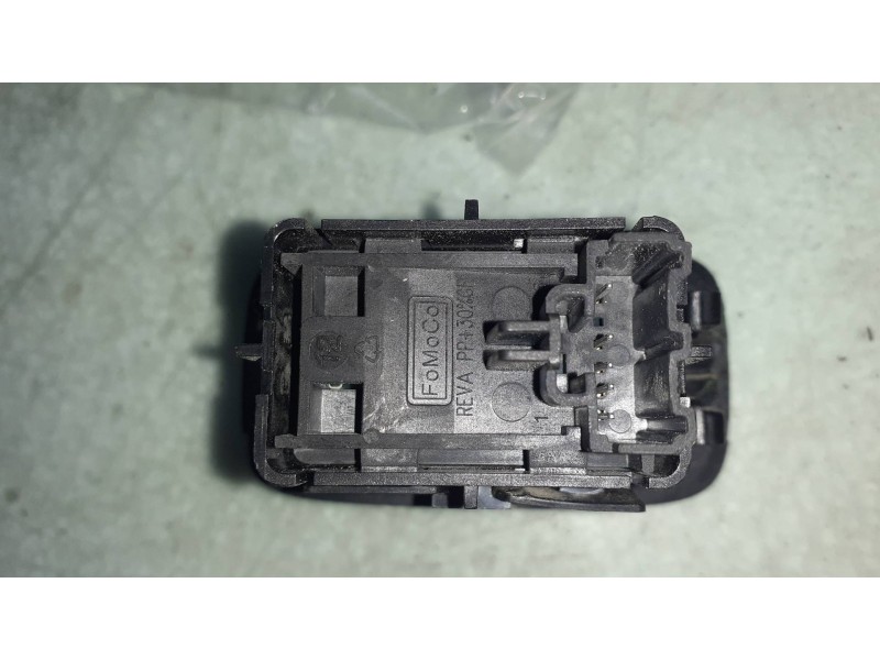 Recambio de mando elevalunas trasero izquierdo para ford ecosport (cr6) titanium referencia OEM IAM GN1514A121BAW GJMFA GN1514A1