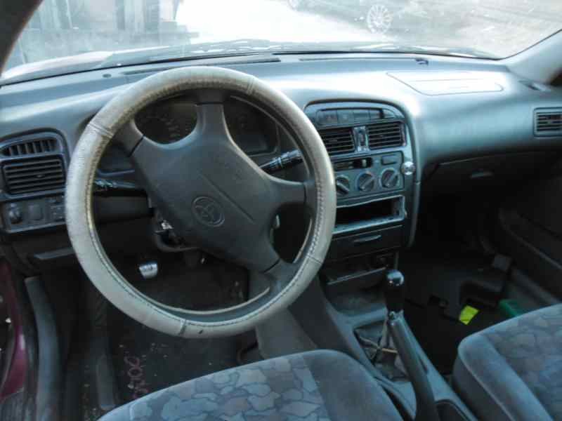 toyota avensis berlina (t 22) del año 1998