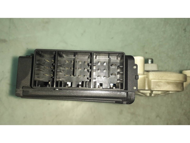 Recambio de motor elevalunas delantero derecho para seat ibiza (6l1) fresh referencia OEM IAM 6Q2959801A  BROSE