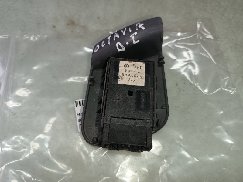 Recambio de mando retrovisor para skoda octavia berlina (1u2) referencia OEM IAM 1U1959565C  CONECTOR 4 PINES