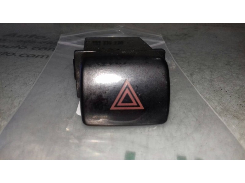 Recambio de warning para kia rio ls berlina (5-ptas.) referencia OEM IAM 864W0140 26500 6+2 PINES