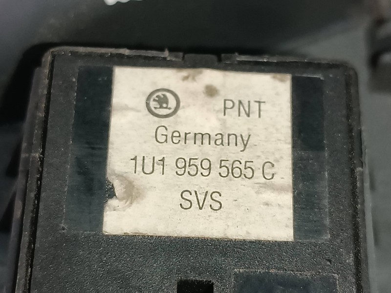 Recambio de mando retrovisor para skoda octavia berlina (1u2) referencia OEM IAM 1U1959565C  CONECTOR 4 PINES