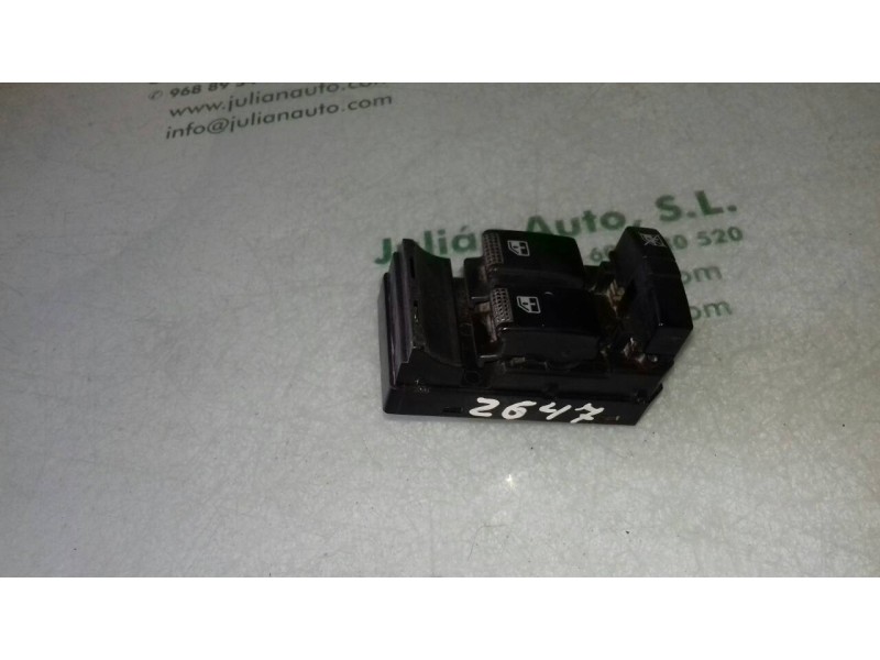 Recambio de mando elevalunas delantero izquierdo para hyundai coupe (gk) 2.0 fx vvt referencia OEM IAM 935702C500  