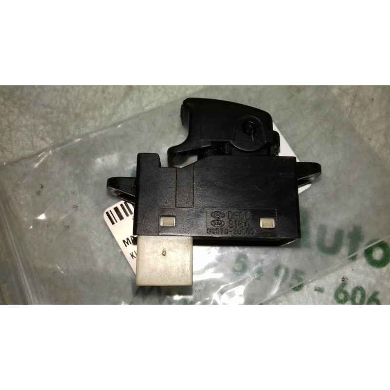 Recambio de mando elevalunas delantero derecho para kia rio rs paket s berlina (5-ptas.) referencia OEM IAM 935782D000 621W03620
