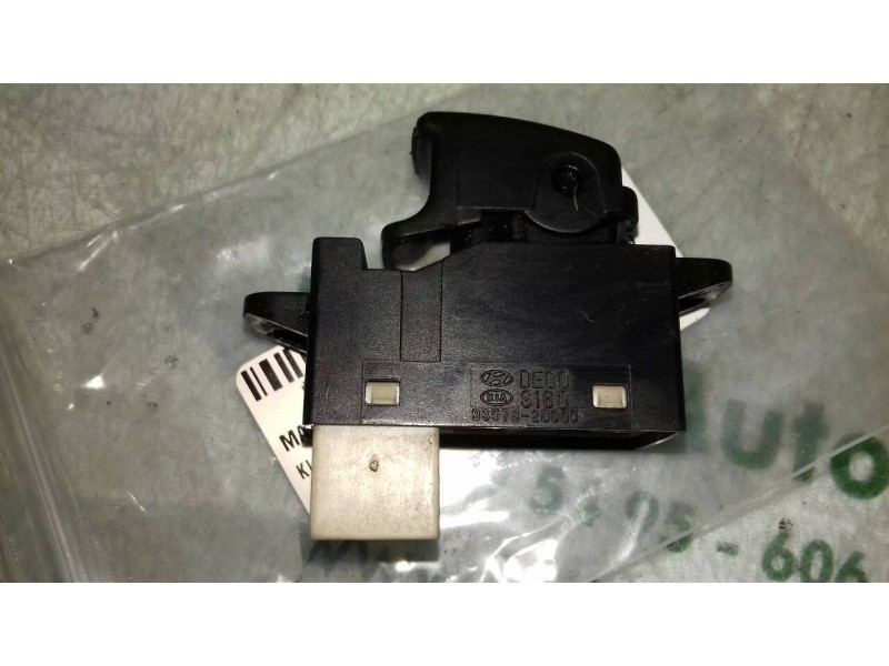 Recambio de mando elevalunas delantero derecho para kia rio rs paket s berlina (5-ptas.) referencia OEM IAM 935782D000 621W03620