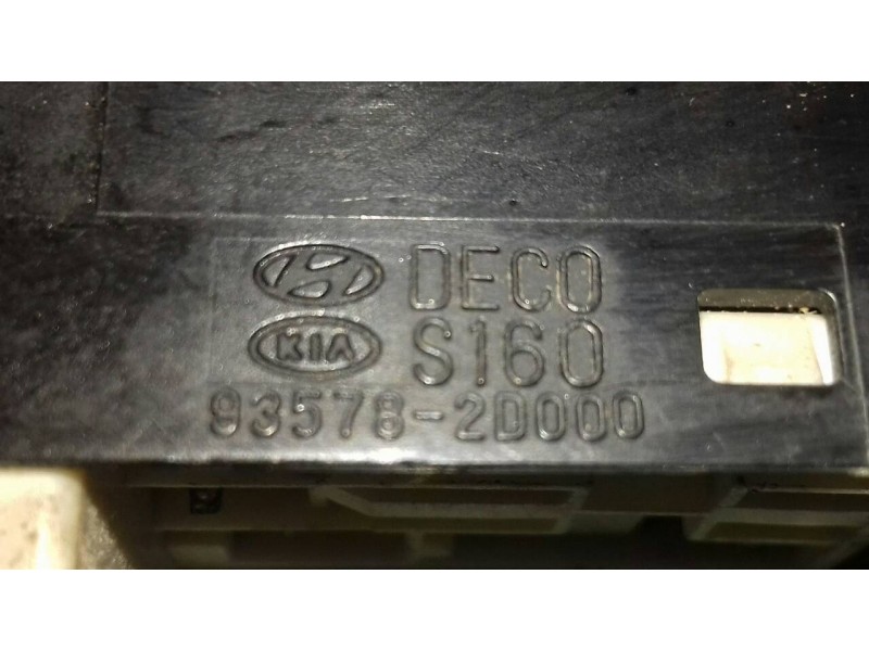 Recambio de mando elevalunas delantero derecho para kia rio rs paket s berlina (5-ptas.) referencia OEM IAM 935782D000 621W03620