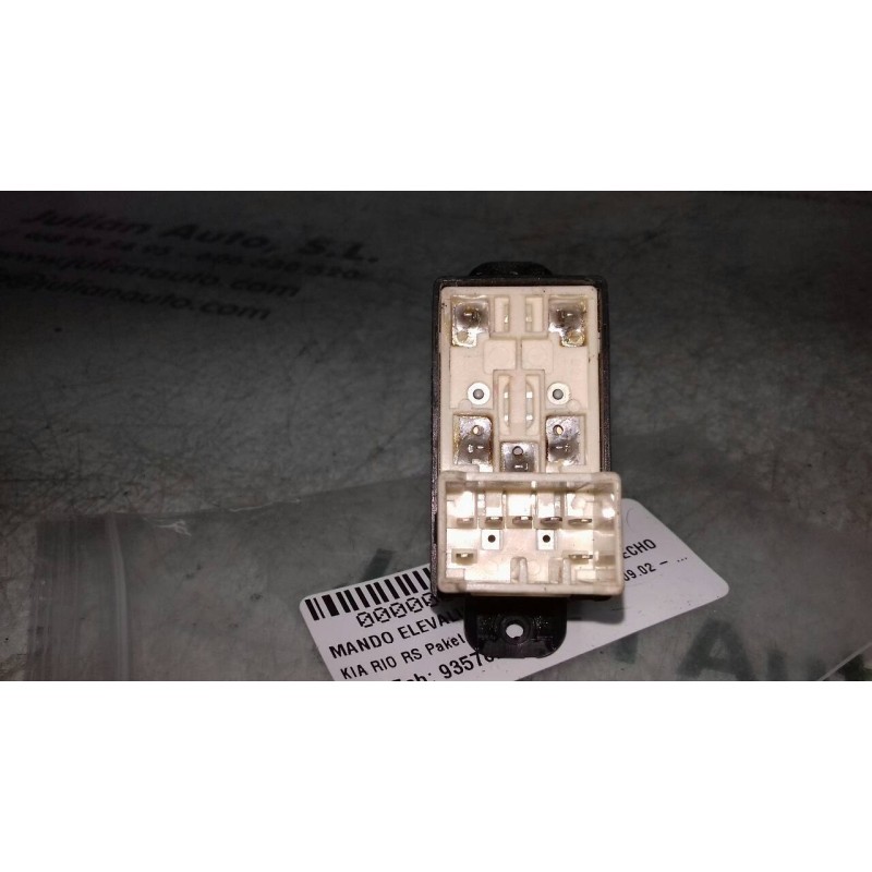 Recambio de mando elevalunas delantero derecho para kia rio rs paket s berlina (5-ptas.) referencia OEM IAM 935782D000 621W03620
