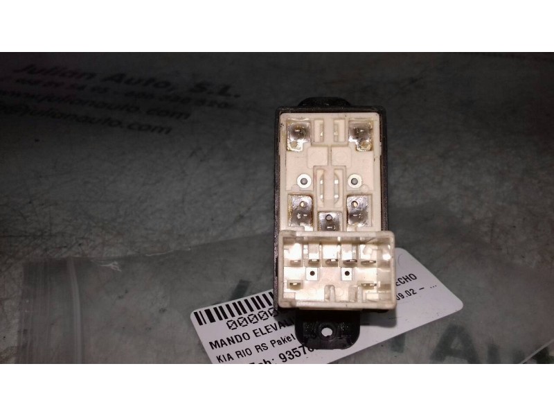 Recambio de mando elevalunas delantero derecho para kia rio rs paket s berlina (5-ptas.) referencia OEM IAM 935782D000 621W03620