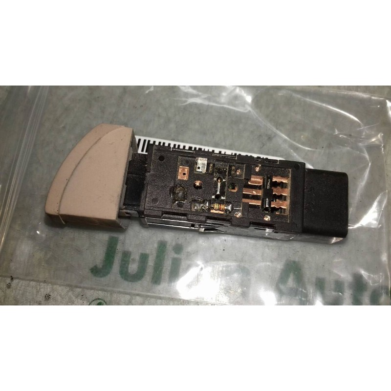 Recambio de interruptor para kia sportage ex referencia OEM IAM 202002962 4+2 PINES TCS / OFF