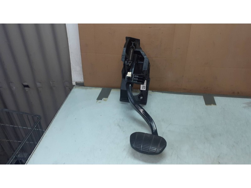 Recambio de pedal freno para bmw serie 1 lim. (f40) 118i referencia OEM IAM 81007132E 19929610 685659606