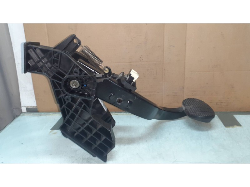 Recambio de pedal freno para bmw serie 1 lim. (f40) 118i referencia OEM IAM 81007132E 19929610 685659606