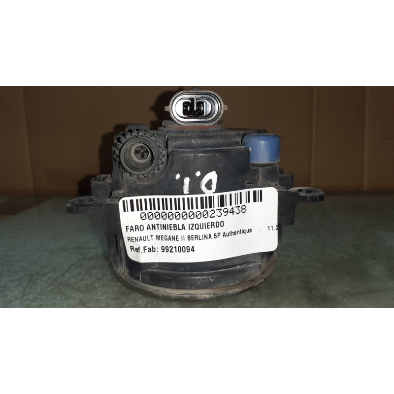 Recambio de faro antiniebla izquierdo para renault megane ii berlina 5p authentique referencia OEM IAM 99210094 VALEO CONECTOR 2