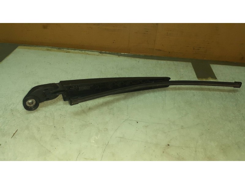 Recambio de brazo limpia trasero para bmw serie 1 lim. (f40) 118i referencia OEM IAM 8239447  7489776