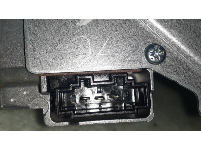 Recambio de motor limpia trasero para bmw serie 1 lim. (f40) 118i referencia OEM IAM 8495516A102 CONECTOR 3 PINES 18558210