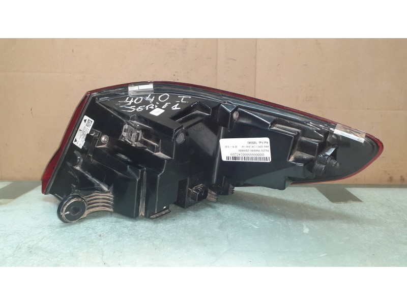 Recambio de piloto trasero izquierdo para bmw serie 1 lim. (f40) 118i referencia OEM IAM 63217450643 647501 647593L