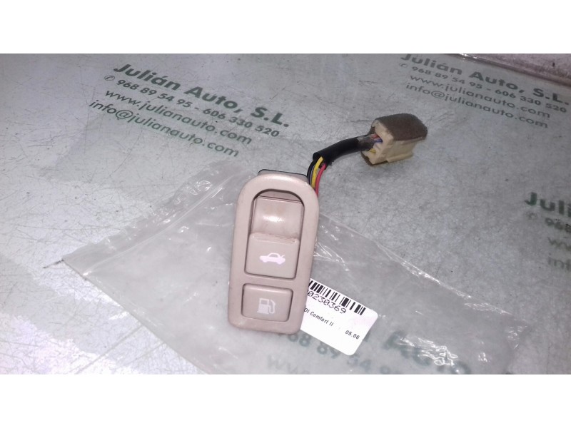 Recambio de mando multifuncion para hyundai sonata (nf) 2.0 crdi comfort ii referencia OEM IAM 935553K000 4 PINES DEPOSITO Y MAL