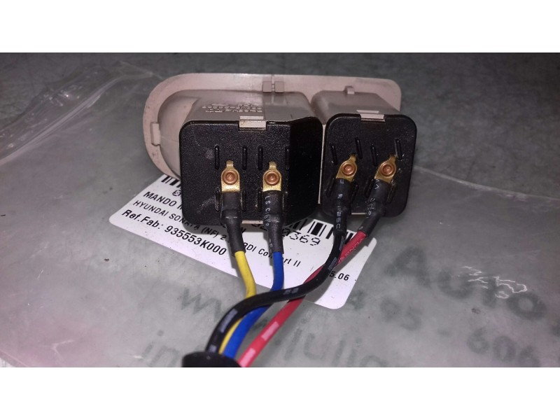 Recambio de mando multifuncion para hyundai sonata (nf) 2.0 crdi comfort ii referencia OEM IAM 935553K000 4 PINES DEPOSITO Y MAL
