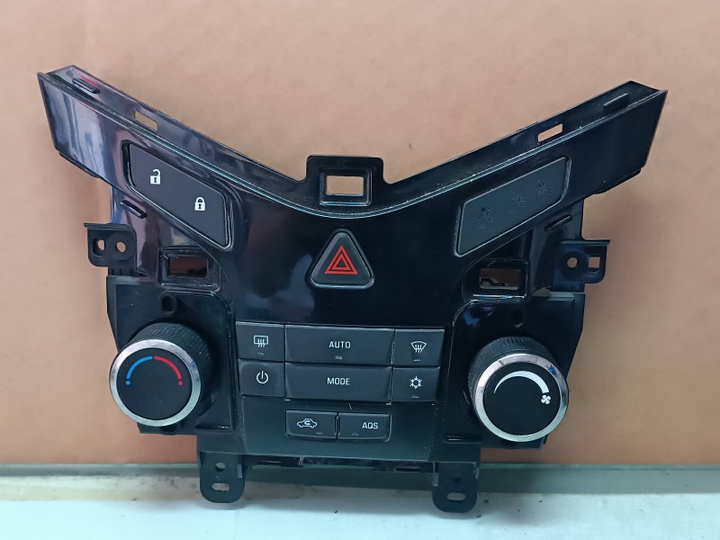 Recambio de mando calefaccion / aire acondicionado para chevrolet cruze lt referencia OEM IAM 3827208 10102082 