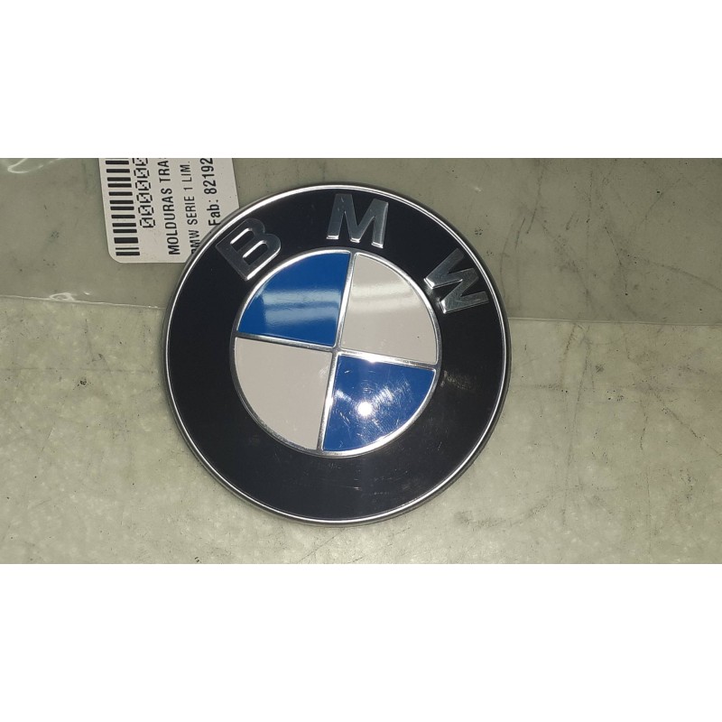 Recambio de molduras traseras para bmw serie 1 lim. (f40) 118i referencia OEM IAM 821923705 10333410 SOLO EMBLEMA