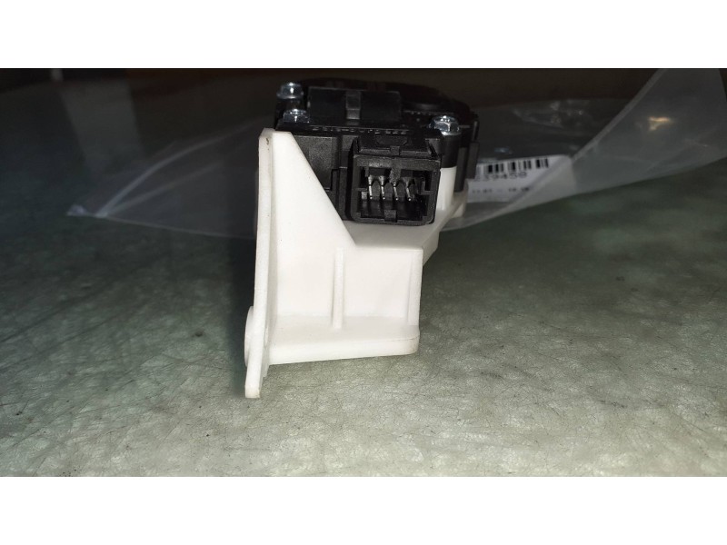 Recambio de motor calefaccion para audi a4 ber. (b8) basis referencia OEM IAM K9749007  CONECTOR 4 PINES