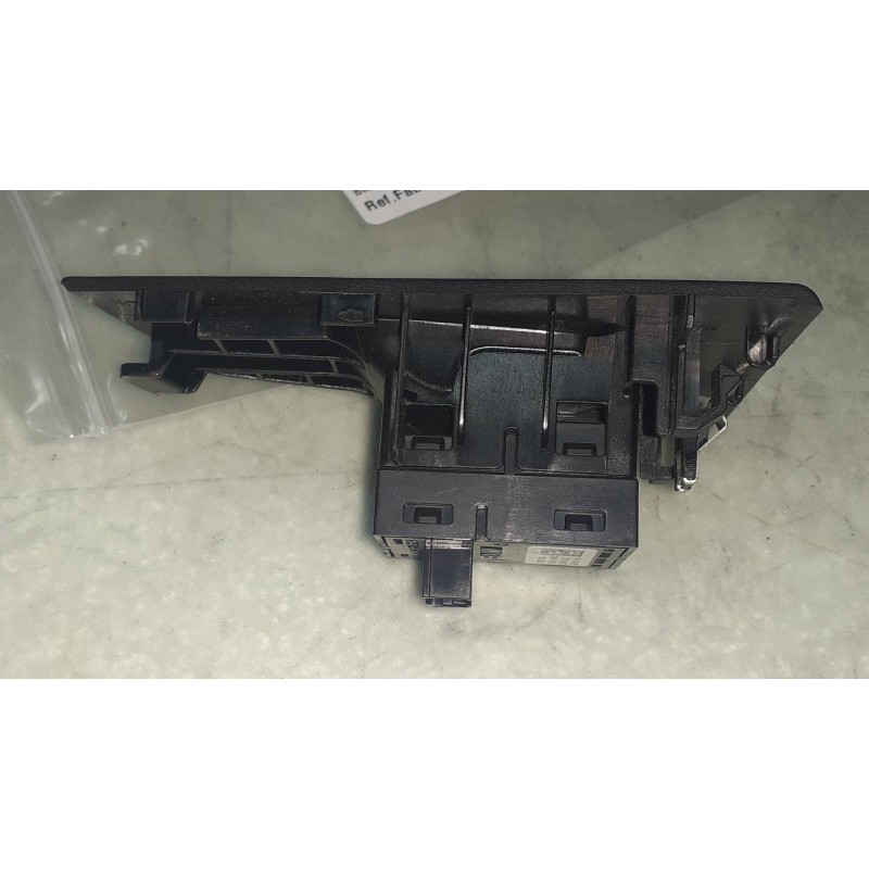Recambio de mando elevalunas trasero izquierdo para bmw serie 1 lim. (f40) 118i referencia OEM IAM 7950756 7480261 10628510