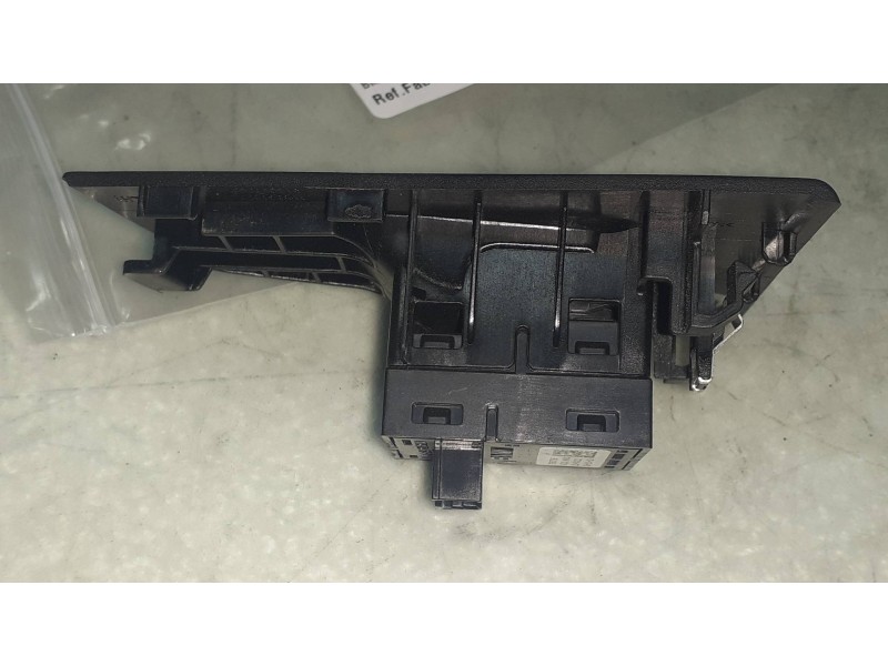 Recambio de mando elevalunas trasero izquierdo para bmw serie 1 lim. (f40) 118i referencia OEM IAM 7950756 7480261 10628510