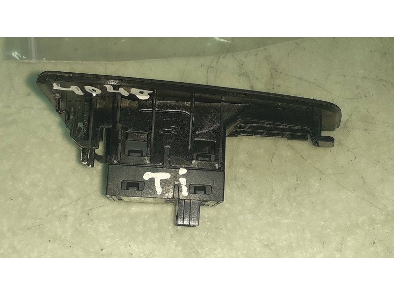 Recambio de mando elevalunas trasero izquierdo para bmw serie 1 lim. (f40) 118i referencia OEM IAM 7950756 7480261 10628510