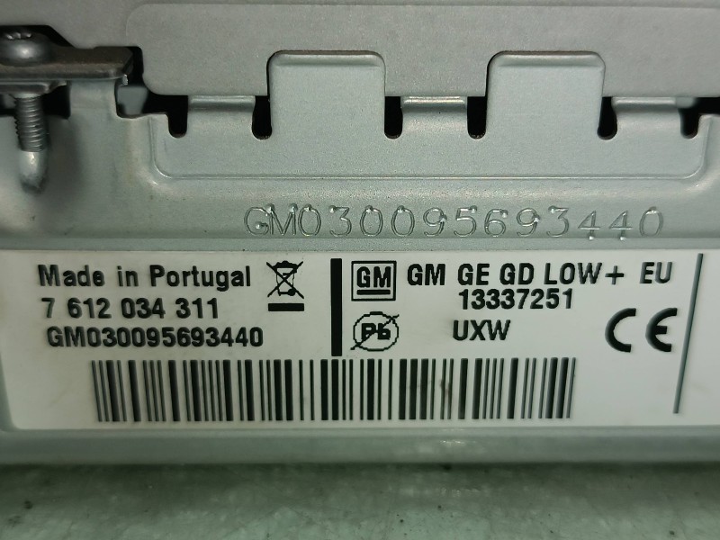 Recambio de sistema audio / radio cd para chevrolet cruze lt referencia OEM IAM 13337251 7612034311 