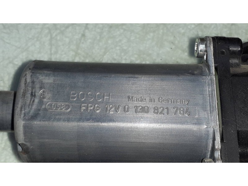 Recambio de motor elevalunas delantero derecho para audi a4 berlina (8e) 2.0 tdi 16v (103kw) referencia OEM IAM 8E1959802B  