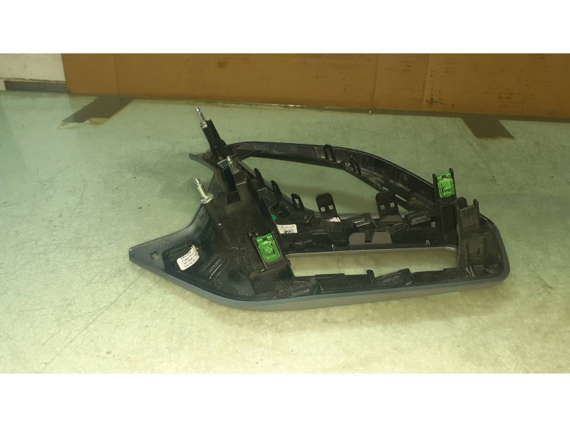 Recambio de salpicadero para bmw serie 1 lim. (f40) 118i referencia OEM IAM 6823302 2216190X T0537087