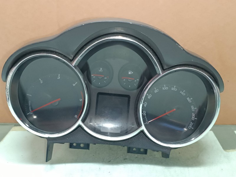Recambio de cuadro instrumentos para chevrolet cruze lt referencia OEM IAM 95981272  GM