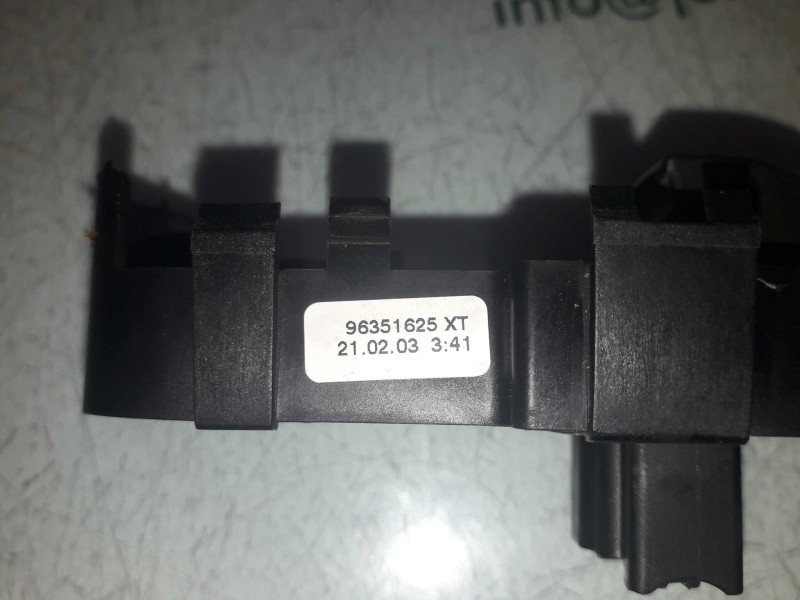 Recambio de mando elevalunas delantero derecho para peugeot 307 break / sw (s1) sw referencia OEM IAM 96351625XT 13569 
