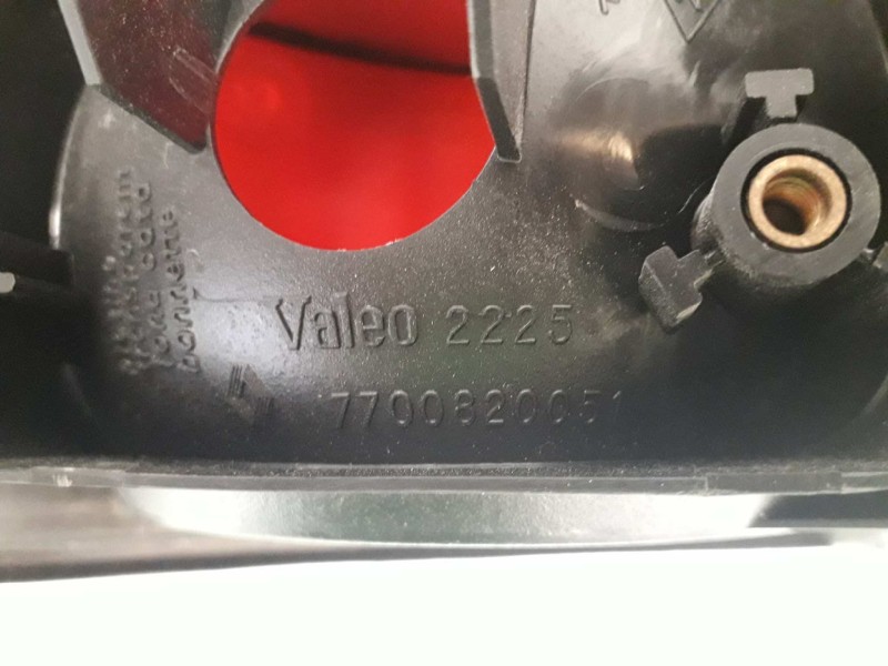 Recambio de piloto trasero derecho para renault laguna (b56) 1.6 referencia OEM IAM 7700820051 2225 EXT - ALETA