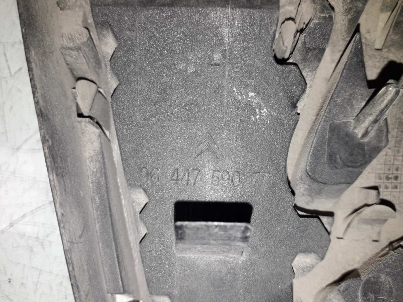 Recambio de rejilla delantera para peugeot partner (s2) combi plus referencia OEM IAM 9644759077  