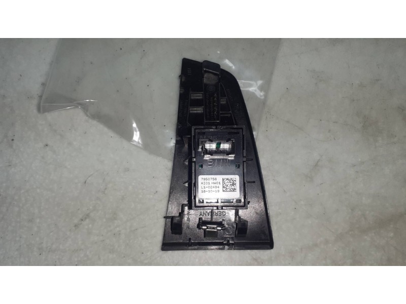 Recambio de mando elevalunas trasero derecho para bmw serie 1 lim. (f40) 118i referencia OEM IAM 7950756 10628510 318087202