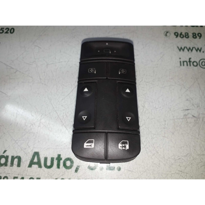 Recambio de mando elevalunas delantero izquierdo para opel vectra c berlina essentia referencia OEM IAM 687833988 13224056 