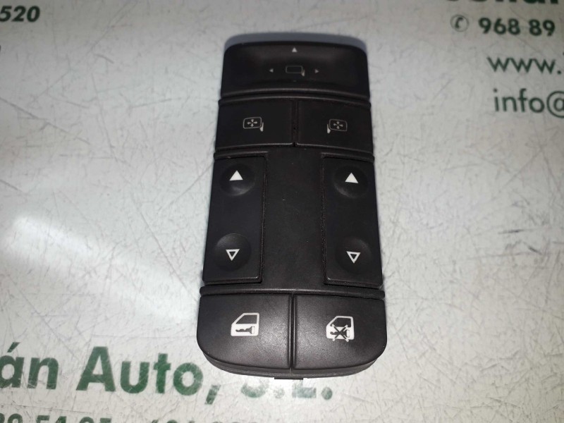 Recambio de mando elevalunas delantero izquierdo para opel vectra c berlina essentia referencia OEM IAM 687833988 13224056 