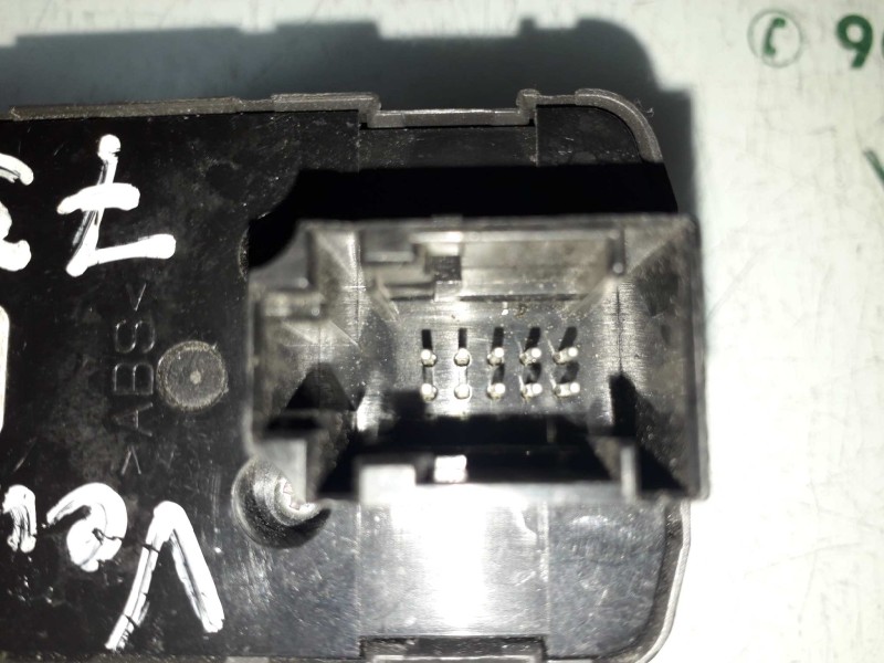 Recambio de mando elevalunas delantero izquierdo para opel vectra c berlina essentia referencia OEM IAM 687833988 13224056 