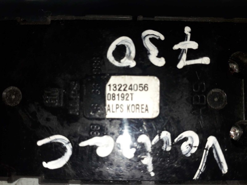 Recambio de mando elevalunas delantero izquierdo para opel vectra c berlina essentia referencia OEM IAM 687833988 13224056 