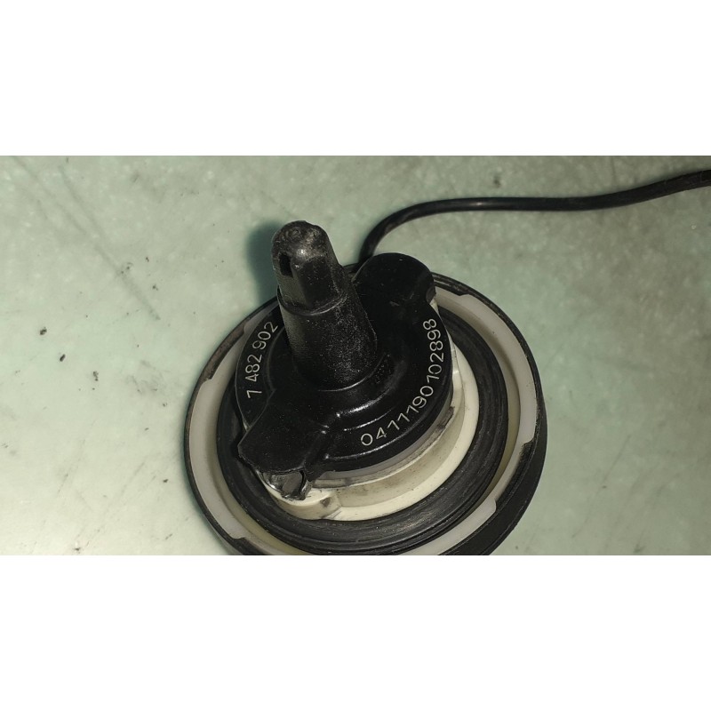 Recambio de tapa exterior combustible para bmw serie 1 lim. (f40) 118i referencia OEM IAM 9452488 14290410 748290204