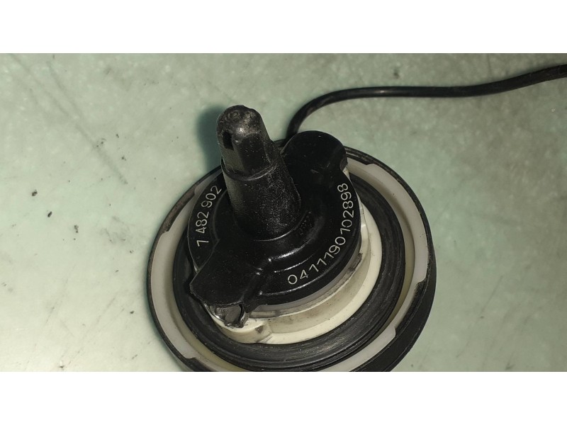 Recambio de tapa exterior combustible para bmw serie 1 lim. (f40) 118i referencia OEM IAM 9452488 14290410 748290204
